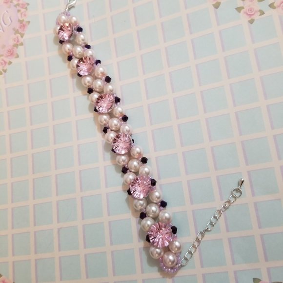 Handcrafted Pink Lucite Bead Bracelet – Sparkly & Unique - Picture 4 of 6
